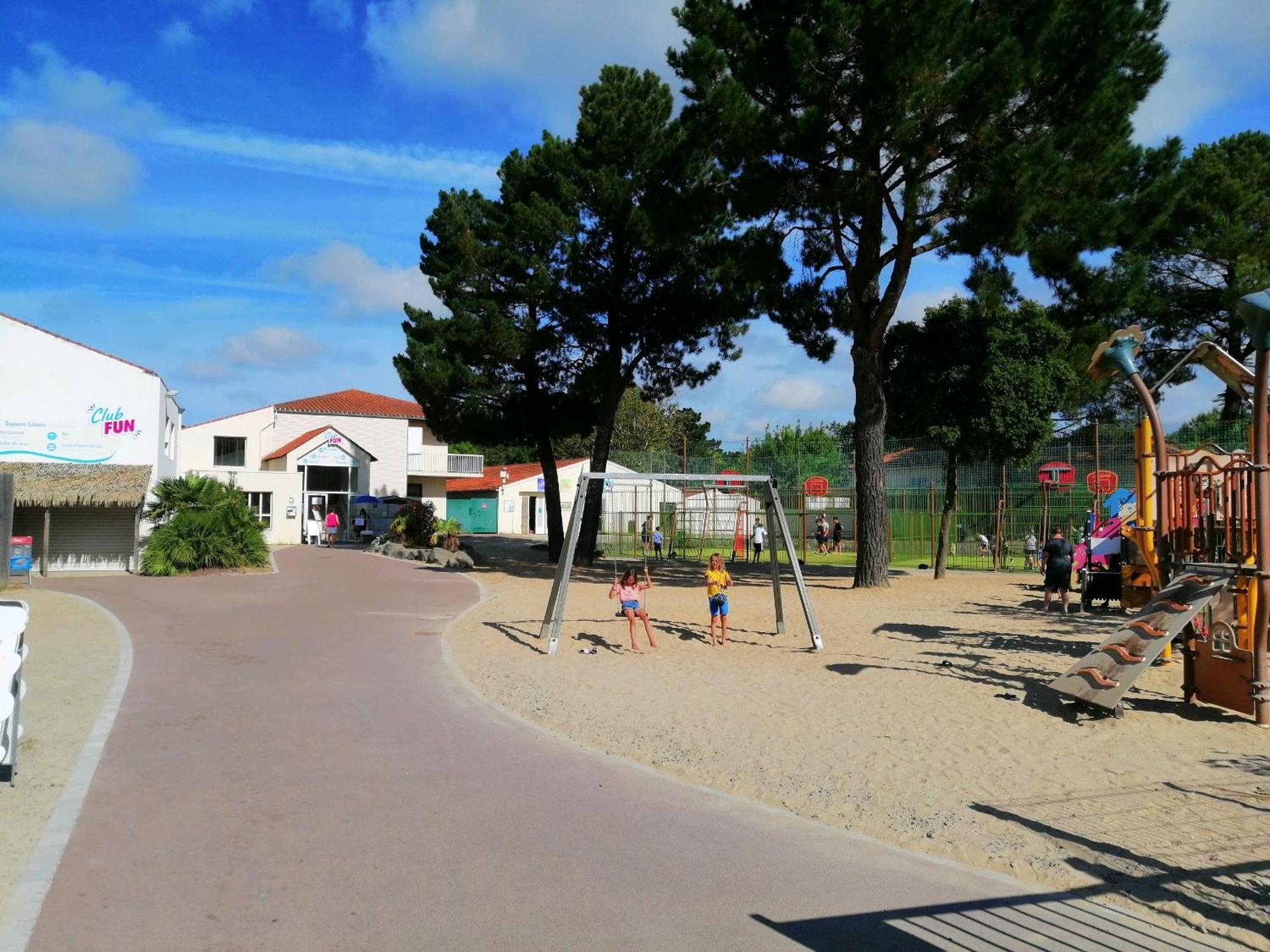 Mobil Home Le Rimbaud - 4/6 Pers - 2 Ch - 2 Sdb Saint-Jean-de-Monts Exterior photo